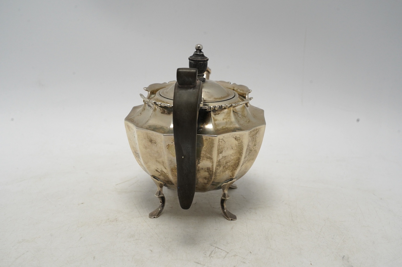 An Edwardian silver bachelor's teapot, Barker Brothers, Birmingham, 1906, gross weight 11.2oz. Condition - fair